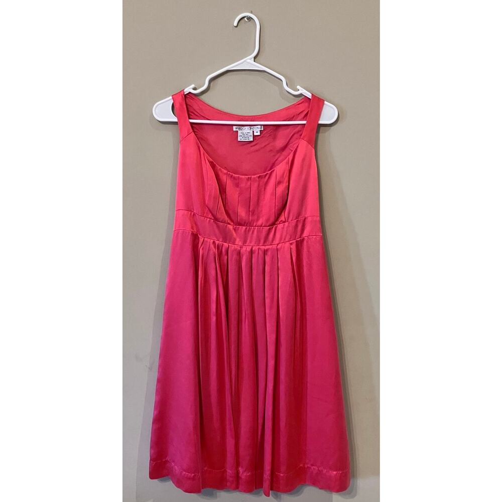 MAGGY LONDON Sz 8 Silk Dress PINK Knee Length SLEEVELESS Pleats Lightweight
